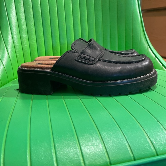 Harley Davidson Mule Loafers marked size 7.5, but would better fit 6.5/7 - Picture 3 of 3